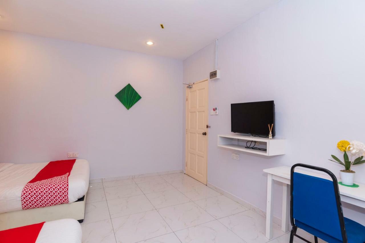 Oyo 1228 R & R Motel Johor Bahru Exterior photo